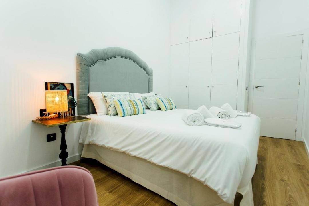Modern With Seasonal Swimming Pool- 1Bd 1Bth- Goyeneta Apartment Sevilla Bagian luar foto