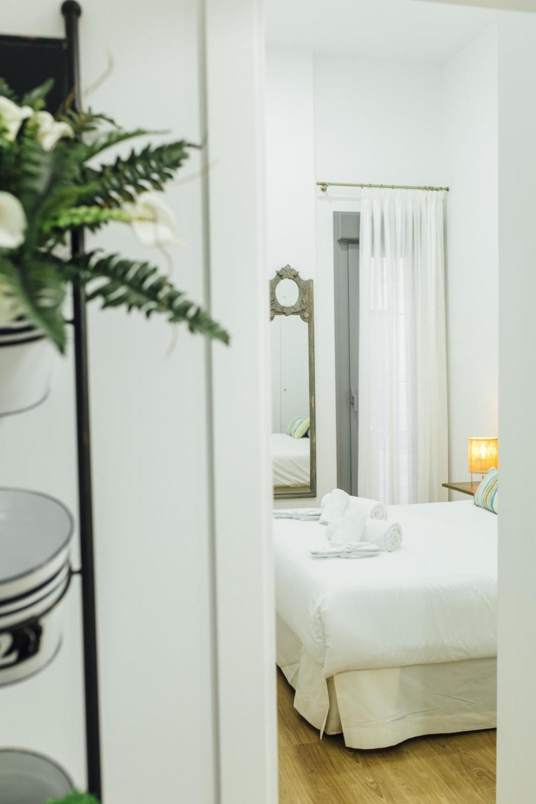 Modern With Seasonal Swimming Pool- 1Bd 1Bth- Goyeneta Apartment Sevilla Bagian luar foto